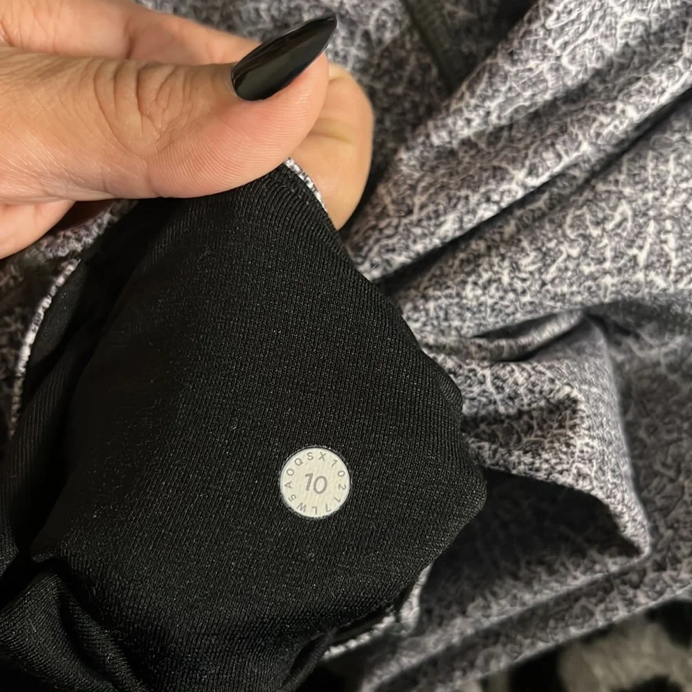 Lululemon Train Times 7/8 Pant 25" Fractal Alpine White Black‎ - Picture 10 of 11